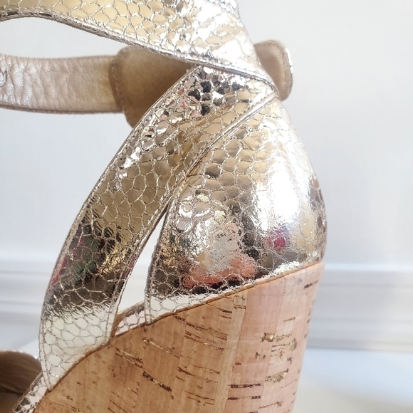 New Stuart Weitzman Twofer Gold Python Platform Cork Wedge Size 9 - Picture 13 of 13